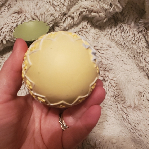 Vintage Avon "Seasons Treasures Egg Collection" Floral Bouquet porcelain Easter - Picture 5 of 7